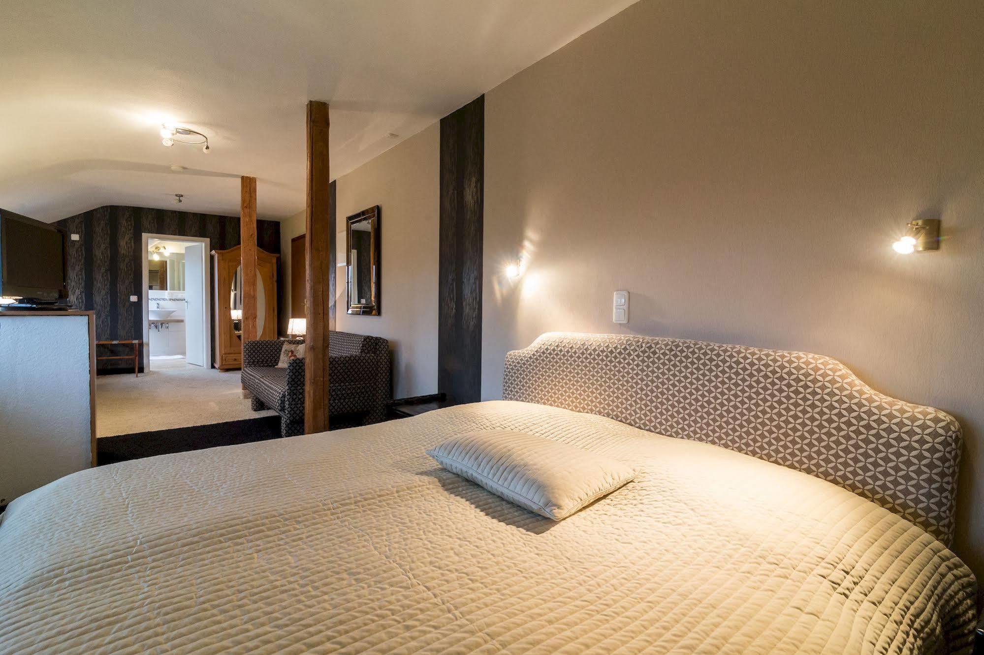 Thermen Hotel & Restaurant Bad Soden Bad Soden am Taunus Esterno foto